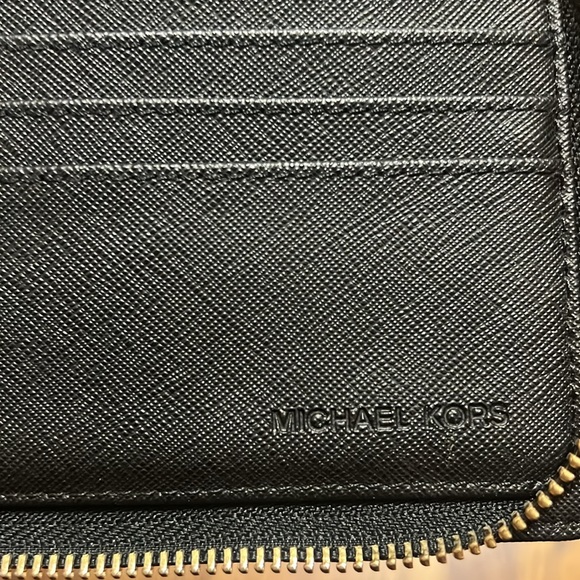 🚨Almost new Michael Kors Wallet - Picture 6 of 7